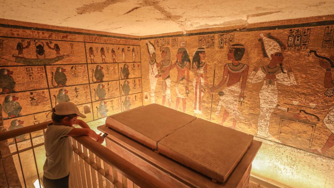 Firavun Tutankamon'un mezarına ziyaretçi akını 3